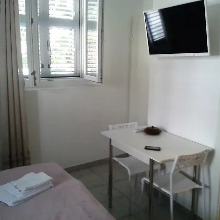 Ana & Mia Appartement *